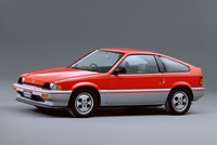 1983年に登場した、セミリトラクタブルライトを持つ「バラードスポーツCR-X」。10年以上の隔たりがあるが、「フライングペガサス／グリフォン」と同じデザイナーが手がけたという。