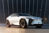 フロントマスクを立体的な造形として、ボディーの立体をかたちづくる構成要素とした「スピンドルボディー」。2021年発表のコンセプトモデル「レクサスLF-Zエレクトリファイド」で初めて提唱され、順次市販モデルに取り入れられていった。