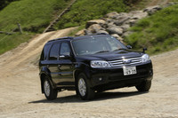 【スペック】エスケープXLT：全長×全幅×全高＝4480×1845×1745mm／ホイールベース＝2620mm／車重＝1550kg／駆動方式＝4WD／2.3リッター直4DOHC16バルブ（157ps/6000rpm、20.4kgm/4000rpm）／価格＝255万円（テスト車＝259万9350円／フロアマット＝2万9400円／シルバープレート付きスプラッシュガード＝1万9950円）
