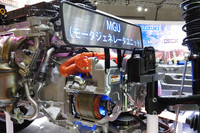 モータージェネレーターはトランスミッションとファイナルドライブの間に搭載されている。