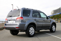 アンテナの位置は、フロント右フェンダーからルーフへと移動。歩行者接触に配慮したという。