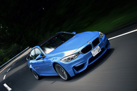 フロントまわりの大きなエアインテークは、エンジンのみならず、フロントブレーキの冷却にも使われる。