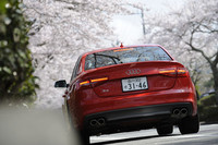 【テスト車のオプション装備】
	電動チルト式2ウェイガラスサンルーフ＝17万円／アダプティブクルーズコントロール＋アウディサイドアシスト＋アウディアクティブレーンアシスト＝38万円