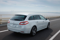 テールランプはセダンとは異なるデザインを採用し、「SW」としての独自性をアピール。