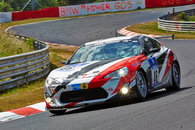 2014年のニュルブルクリンク24時間耐久レースに参戦した「トヨタ86」の競技車両。