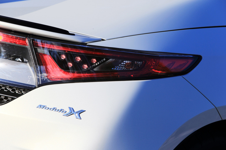 「S660モデューロX」のリアを飾る「Modulo X」のロゴ。「モデューロX」の第1弾が登場したのは2012年12月で、玉村さんが退社した翌年のことだった。