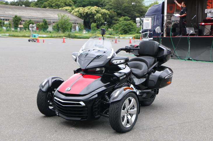 こちらはスポーティーな性格の「スパイダーF3」。