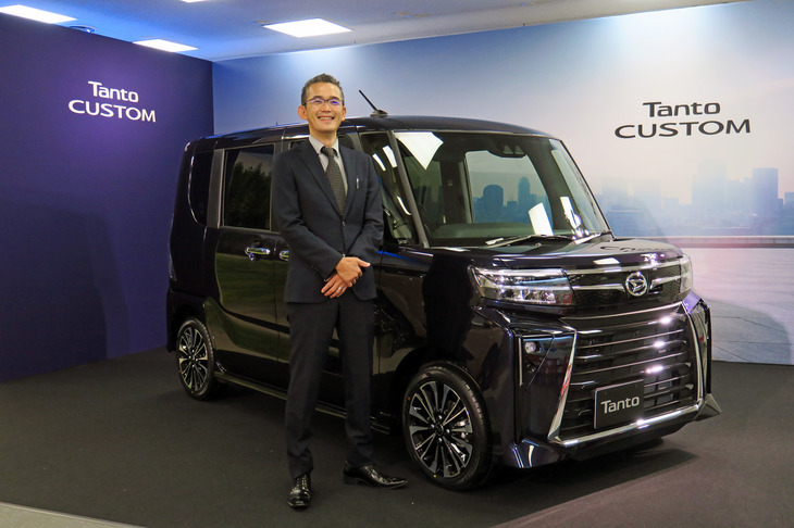 「ダイハツ・タント」の開発を主導する、ダイハツ工業 くるま開発本部 製品企画部 チーフエンジニアの秋本智行氏。