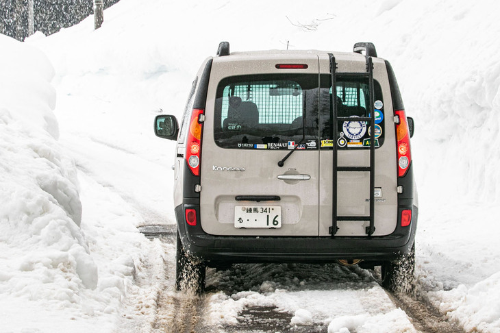 福田さんは愛車のステアリングを握りながら、「夏タイヤとして十分な性能があり、冬に出かけても多少の雪なら安全に帰ってくることができると思います。都会に住んでいてアクティブな生活を楽しみたい人にとっては、頼もしい選択肢になるはずです」と「エヌブルー4シーズン2」を総評した。