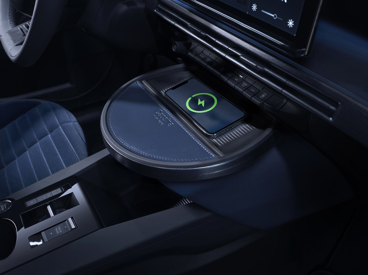 「エディツィオーネ リミタータ カッシーナ」に装着される「タヴォリーノ」。表面にはシリアルナンバーが刻印される。