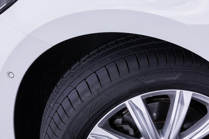 今回「ゴルフトゥーラン」に装着した「エフィシェントグリップRVF02」は、新車装着アイテムと同じ215/55R17サイズ。サイドウォールに「EfficientGrip RVF02」のロゴが、控えめに入れられている。