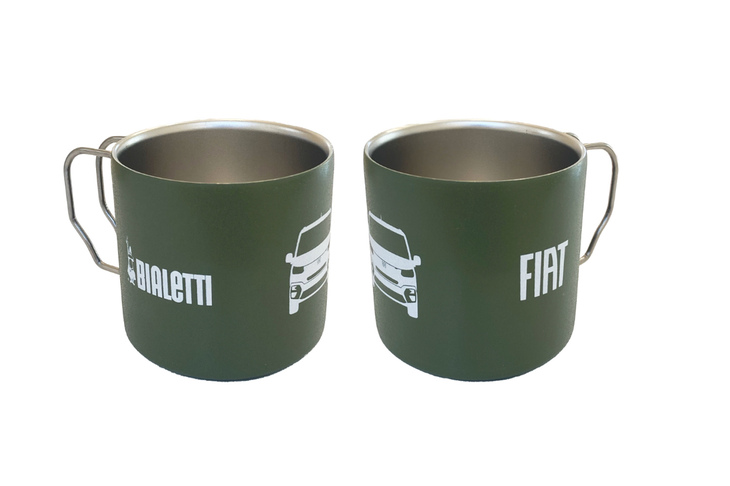 「ドブロ グリーンカラーエディション」の購入者にプレゼントされる「BIALETTI」と「FIAT」のロゴ入りペアマグカップ。