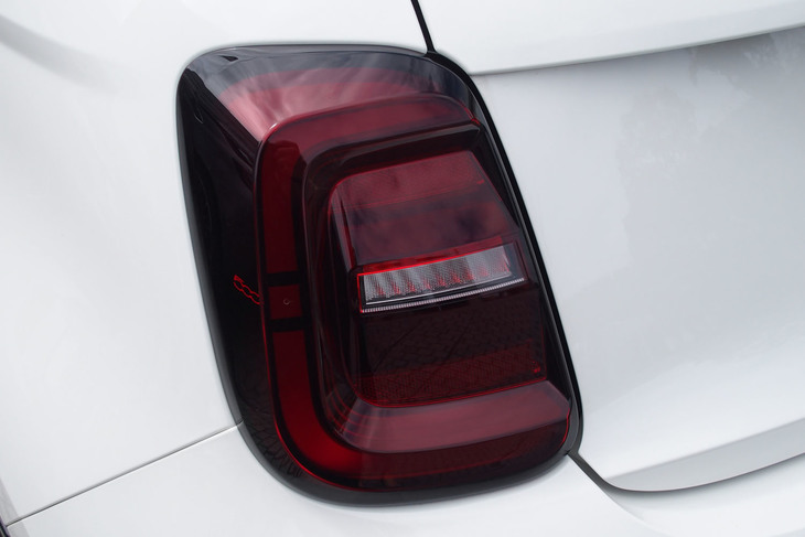 フィアット500eオープン（リアコンビランプ）