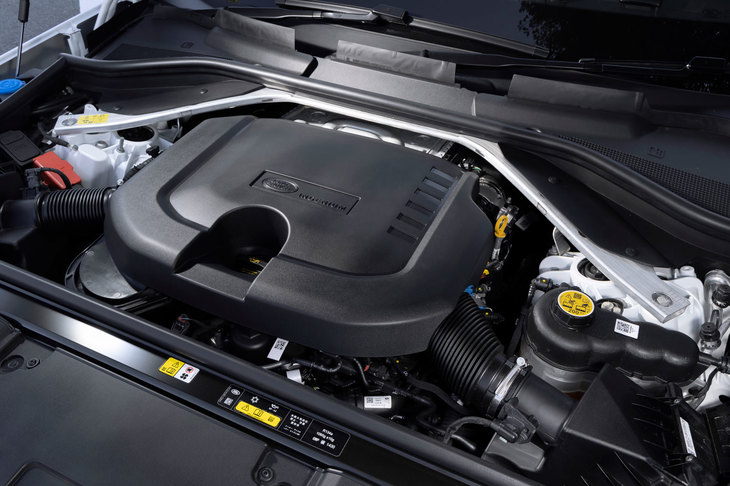 「D300」のパワーユニットは、最高出力300PS、最大トルク650N・mを発生する3リッターディーゼルエンジンとマイルドハイブリッド機構の組み合わせ。動力性能は0-100km/h加速が6.9秒、最高速が218km/hとされている。