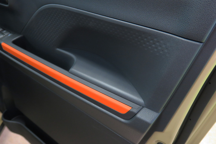 ダイハツ・タント ファンクロス（ドアインナーパネル）