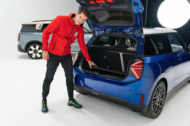 ラゲッジルームの容量は以前より200リッター小さくなった。リアシートを倒せば800リッターに拡大できる。