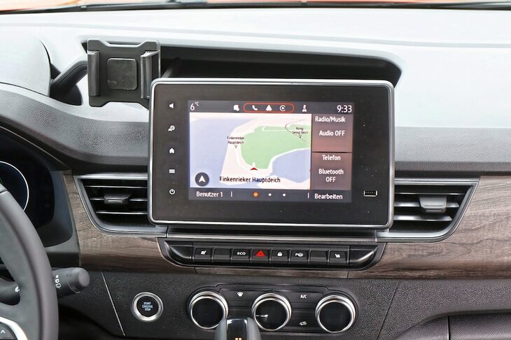 マルチメディアシステムは750ユーロの追加料金によって装着できる。