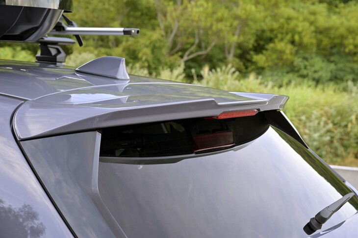スバル・レヴォーグ レイバック用品装着車（テールゲートスポイラー）