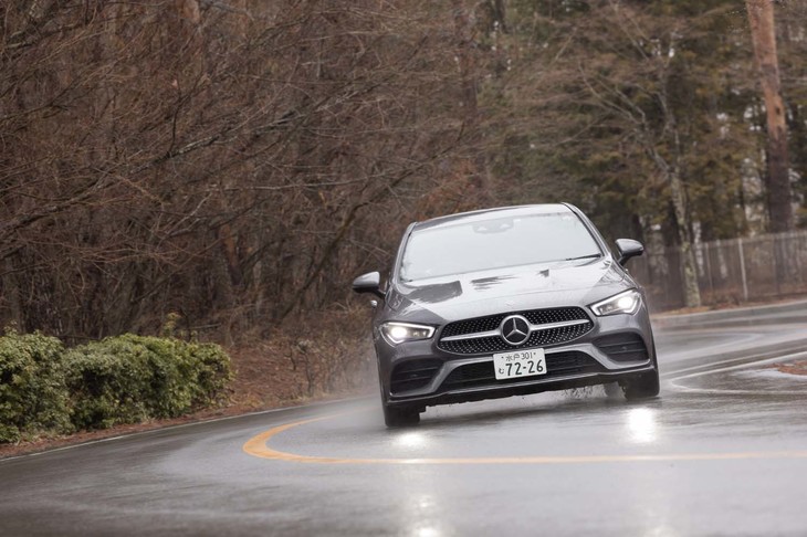 ワインディングロードでペースを上げてみても、「オールシーズンマックス エーエスワン」のグリップ力に不満はない。コーナリングフォースが変化しないのも安心感につながっている。