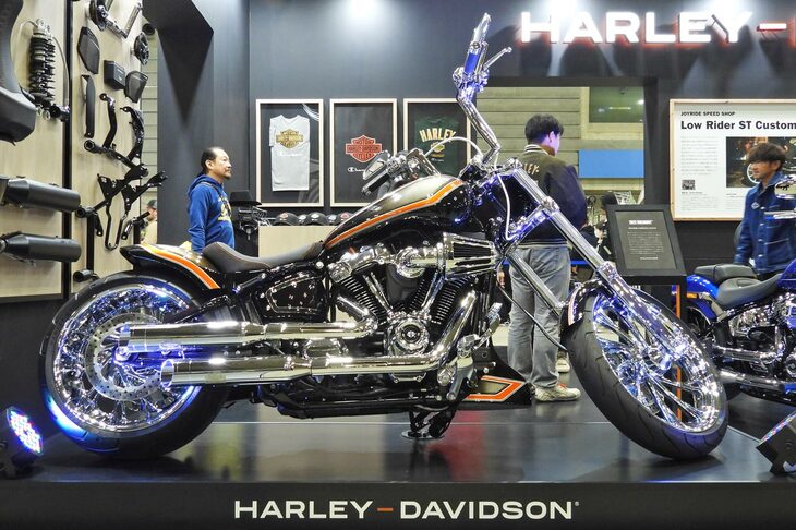 ハーレーダビッドソン南大阪の手になる2022年式「ハーレーダビッドソン・ブレイクアウト」。