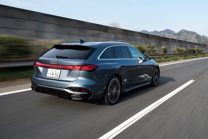 2リッター4気筒ターボエンジンは最高出力204PS、最大トルク340N・mを発生し、7段のデュアルクラッチ式ATを介して4輪を駆動する。WLTCモード計測の燃費は13.1km/リッター。