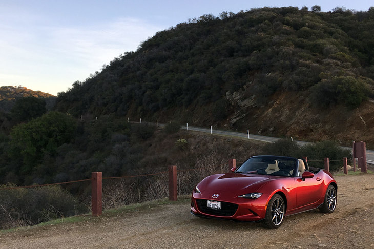 移動のために借りたレンタカーの「マツダMX-5（日本名：ロードスター）」。