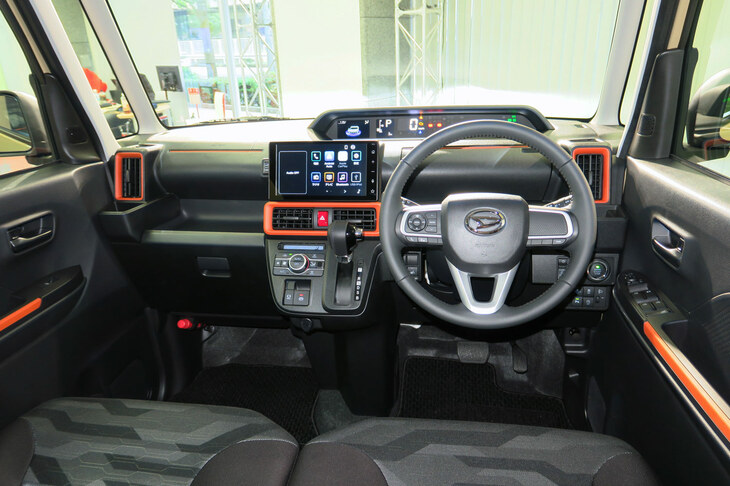 ダイハツ・タント ファンクロス（インストゥルメントパネルまわり）