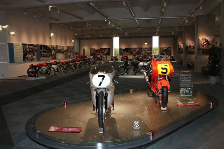 ホンダの世界進出の原点ともいえる二輪競技車の展示も充実。レーサーからモトクロスまで幅広くそろう。
