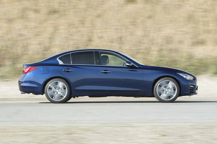 イギリス、ドイツ、日本、スウェーデンから計4台の“デザインで選ぶセダン”が登場。写真は日本代表の「日産スカイライン」。（photo：菊池貴之）