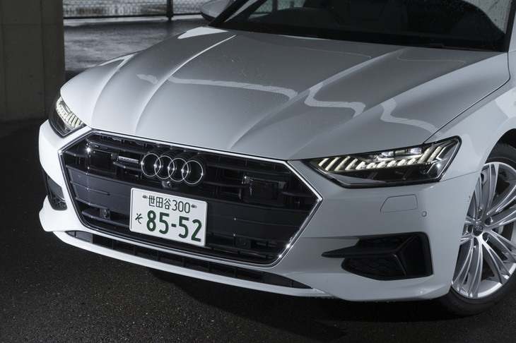 エッジの効いた新世代のシングルフレームグリルが目を引くフロントまわり。今回試乗した「ファーストエディション」には、オプションの「HDマトリクスLED」が標準装備される。