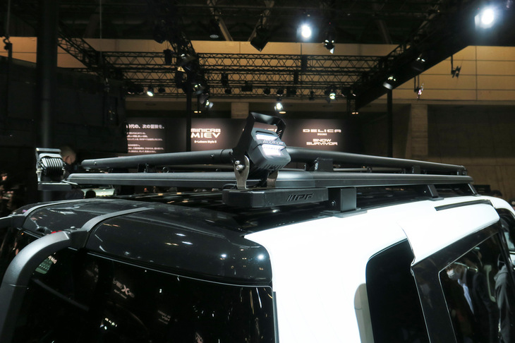 三菱デリカD：5 SNOW SURVIVOR