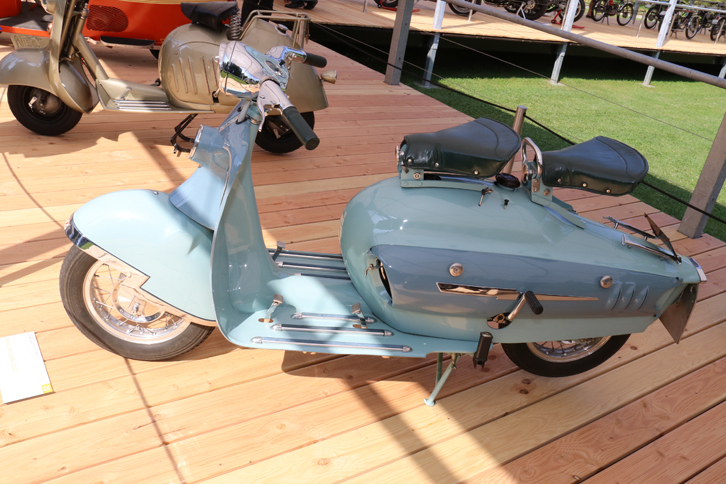 「プリーナ・オリックス グランルッソ」（イタリア）。自転車製造から転身を図ったトリノのメーカーが手がけた。ただし夢はかなわず、わずか3年後の1954年に生産を終了した。