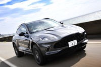 アストンマーティンDBX