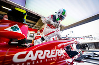 F1の70周年を記念した今回のGP。1950年5月の第1戦に出場していた唯一の現役チームがアルファ・ロメオである（ただし現チームの実態はスイスのザウバーだが）。70年前は優勝をさらい無敵を誇ったアルファも、今年はテールエンダーに成り下がっており、この週末も予選でアントニオ・ジョビナッツィ（写真）19位、キミ・ライコネン20位と最後尾に並ぶことに。レースではライコネン15位、ジョビナッツィ17位とポイント獲得には遠かった。（Photo＝Alfa Romeo Racing）