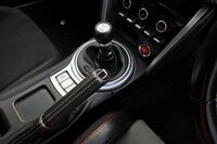リンケージを含め、シフトまわりはノーマルのままだ。TRDの開発者いわく、クイックシフターの搭載も検討したが「純正のままでも十分楽しい」という結論に至ったそうだ。