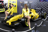 ルノーはF1マシンのショーカーを展示し、ルノースポールの持つモータースポーツのイメージをアピールしていた。