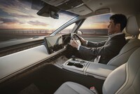 「レクサスLM」が正式にデビュー　4座仕様で価格は2000万円の画像