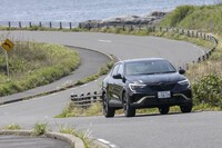 先進運転支援装備の充実も「アルカナ」の美点。ストップ＆ゴー機能付きのアダプティブクルーズコントロールや車線中央維持支援機能などが標準装備となる。これはマイルドハイブリッドモデルも同様。