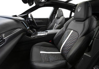 「マセラティ・レヴァンテ トロフェオ」にイタリア国旗への敬意を表現した限定車の画像