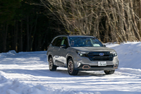 1.8リッターターボの魅力は快活な走りにある。雪道ではハイブリッドより少々扱いづらいのは確かだが、アクセルで積極的に向きを変えるなど、うまく走らせられたときの喜びはひとしおだ。