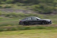 ボディーサイズは全長×全幅×全高＝5105×1945×1420mm。「M8クーペ」よりも235mm長いだけでなく、リアのトレッド幅の拡大（30mm）に伴って全幅も40mm広くなっている。