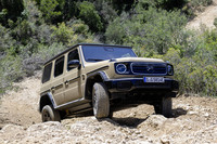 開発コードが長く使ってきた「W463」から「W465」に変わった。間の「W464」は別の特装車両に使ってしまったらしい。