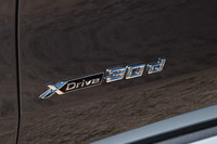 まずは「xDrive 30d」に試乗。搭載される3リッター直6ディーゼルターボエンジンは、265psと620Nmを発生する。