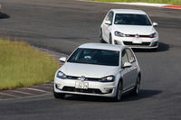「ゴルフGTI」のデビュー40周年を記念して、初めて日本で開催された「GTI Meeting Japan 2016」。約240台、500名のオーナーが参加し、サーキット走行などを楽しんだ。