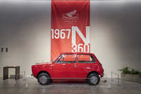 「Hondaウエルカムプラザ青山」では、モビリティリゾートもてぎ内の「Honda Collection Hall」による出張展示もしばしば行われた。写真は1967年の「ホンダN360」。