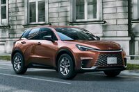 国内販売台数を見ると、意外なのが「レクサスLBX」の順位。プレミアムブランドの高額商品ながら、量販車種の間に割って入る奮闘をみせている。