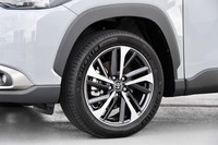 「Z」グレード専用の18インチアルミホイール。これ以外のグレードには17インチのものが装着される。