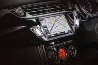 ナビゲーションシステムを標準装備しながら、価格は据え置かれている。