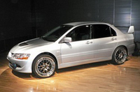 
	アウターローター型インホイールモーターを装着したランエボ。
	 