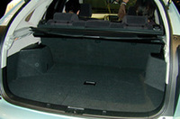 
	荷室容量は423リッター（VDA方式）。旧型より15リッター拡大された
	 